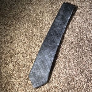 Van Heusen black and gray pattern tie